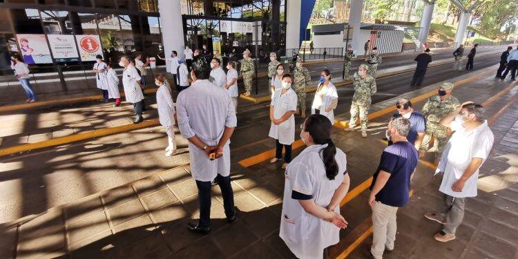 Médicos do Paraguai protestam contra a entrada de paraguaios em Ciudad del Este