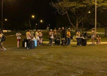 Sem acordo, argentinos voltam para a Ponte Tancredo Neves