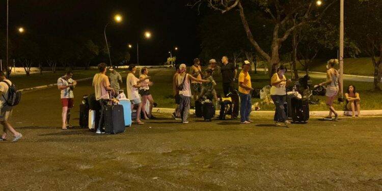 Sem acordo, argentinos voltam para a Ponte Tancredo Neves