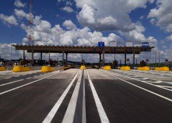 Caminhoneiros reivindicam a abertura das cancelas de pedágios