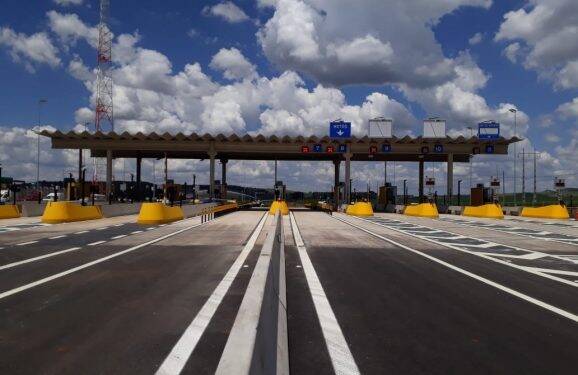 Caminhoneiros reivindicam a abertura das cancelas de pedágios