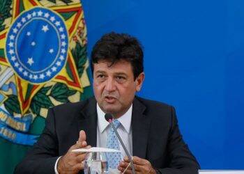 Covid-19: governo declara transmissão comunitária em todo o país