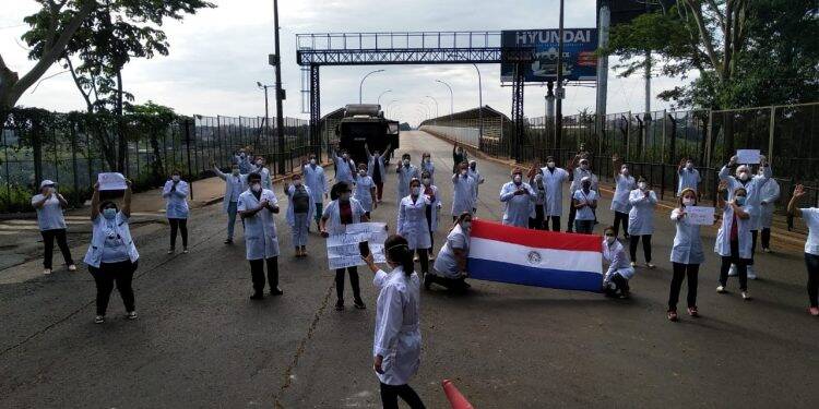 Médicos paraguaios pedem que fronteira permaneça fechada até o dia 12 de abril