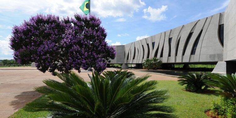 STJ concede regime domiciliar a todos os presos por pensão alimentícia