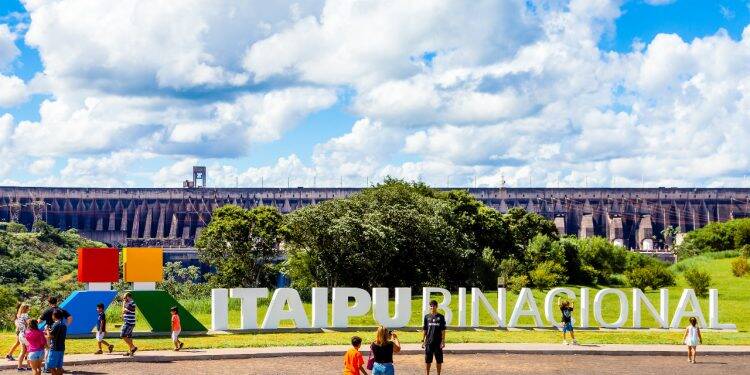 Margem brasileira de Itaipu reforça medidas sanitárias internas e mantém passeios na usina