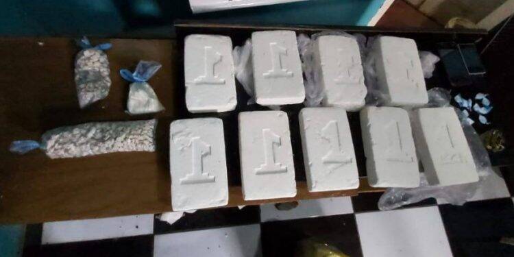 Polícia paraguaia fecha ponto de venda de crack e cocaína em Presidente Franco