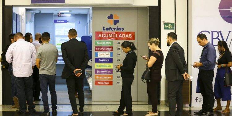 Governo define lotéricas e igrejas como atividades essenciais