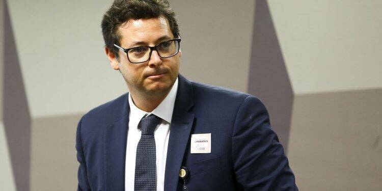 Secretário de Bolsonaro está com coronavírus e presidente passa ser monitorado