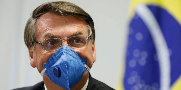 Bolsonaro edita MP e decreto para definir atividades essenciais