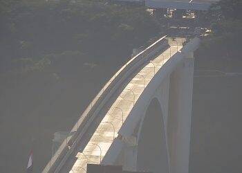 Fechada, Ponte da Amizade completa 55 anos