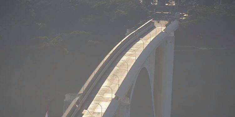 Fechada, Ponte da Amizade completa 55 anos