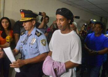 Justiça paraguaia decreta prisão preventiva de Ronaldinho Gaúcho e Assis