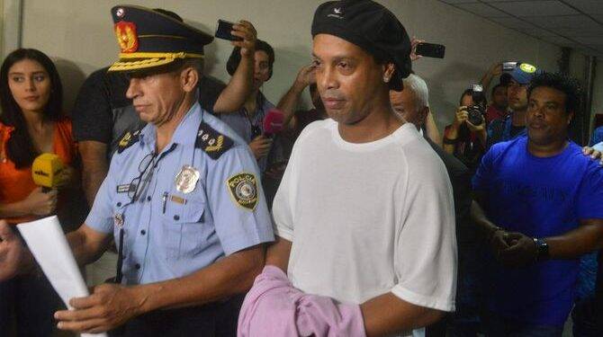 Justiça paraguaia decreta prisão preventiva de Ronaldinho Gaúcho e Assis