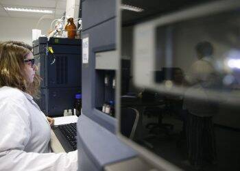 Após 7 anos em queda, diferença salarial de homens e mulheres aumenta