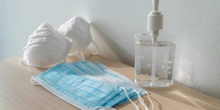 Procon fiscaliza comércio em Foz para verificar preços de máscaras e Álcool Gel