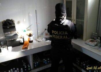 PF apura produção e comercialização de álcool gel adulterado no Paraná