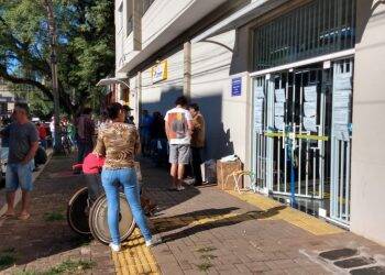 Clientes dos Correios reclamam de atendimento reduzido