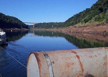 Abertura de comportas da usina do Baixo Iguaçu faz subir nível no Rio Iguaçu