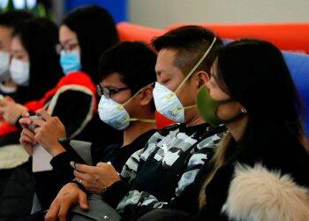 Pessoa sem máscara na rua poderá responder criminalmente em Foz