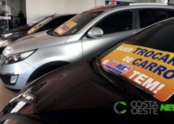 Revendas de carros de Medianeira sofrem com crise, mas internet surge como alternativa
