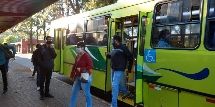 Frota mínima do transporte coletivo continua circulando