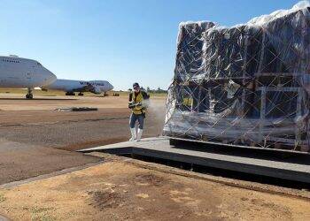 Cargueiro com mais de 55 mil kg de eletrônicos chega ao Aeroporto de Cidade do Leste