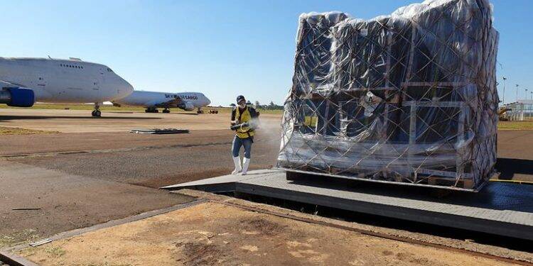 Cargueiro com mais de 55 mil kg de eletrônicos chega ao Aeroporto de Cidade do Leste