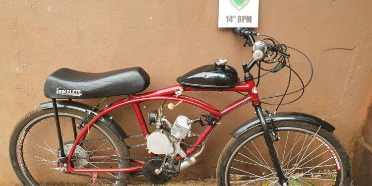 Mulher furta bicicleta motorizada e é detida pela Polícia Militar