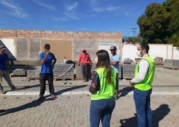 Trabalho de orientação continua em comércios e obras
