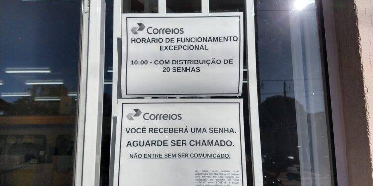 Clientes dos Correios reclamam de atendimento reduzido