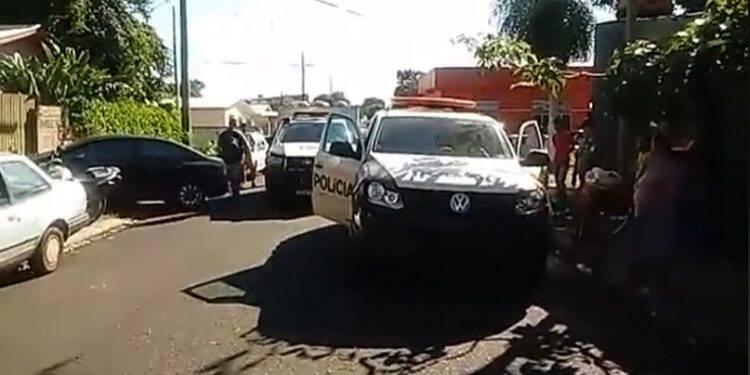 Rapaz é assassinado dentro de casa no Jardim das Flores