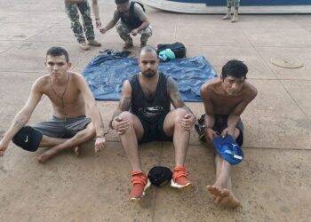 Homens são presos tentando atravessar o Rio Paraná com colchão inflável