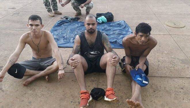 Homens são presos tentando atravessar o Rio Paraná com colchão inflável