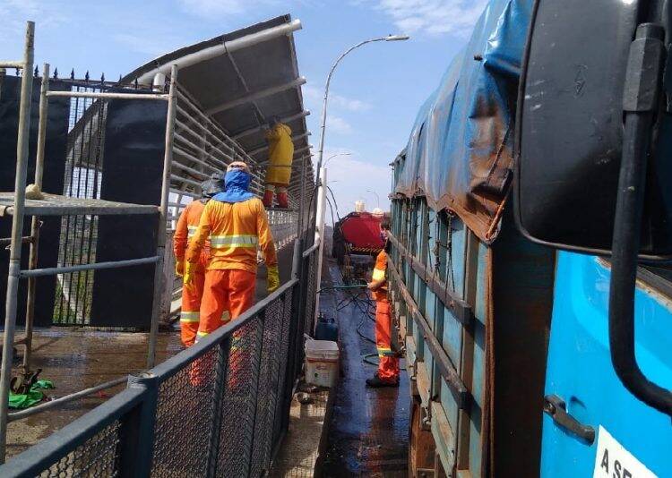 Ação integrada realiza limpeza e desinfecção da Ponte da Amizade