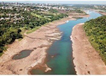 Baixa vazão do Rio Paraná ameaça transporte de cargas; Brasil e Paraguai discutem soluções