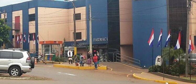 Médico com covid-19 deixa quarentena e participa de cirurgia no Paraguai