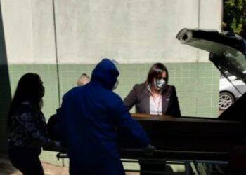 Após quase um mês, mulher consegue voltar ao Paraguai com o corpo do marido