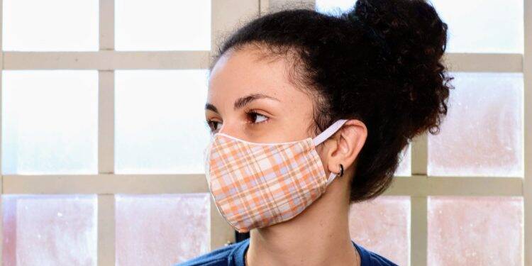 No comércio e ônibus, máscaras são obrigatórias para todos em Foz; idosos não entram