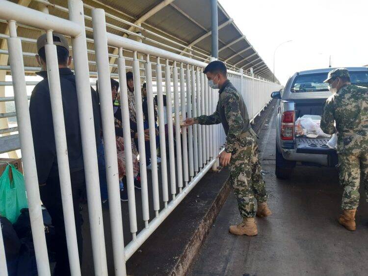 Mais de 50 paraguaios ficaram retidos na Ponte da Amizade nesta quinta, 09