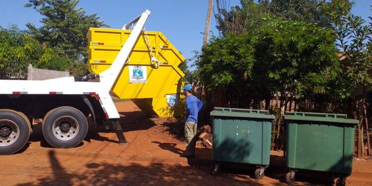 Prefeitura disponibiliza caçambas para coleta de entulhos nas comunidades