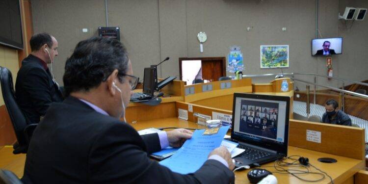 Ofício da Câmara pede ao prefeito reabertura gradual e monitorada do comércio