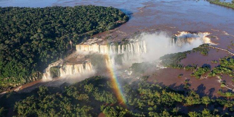 Grupo Cataratas faz campanha para levar alimentos às comunidades vulneráveis do entorno dos parques onde atua