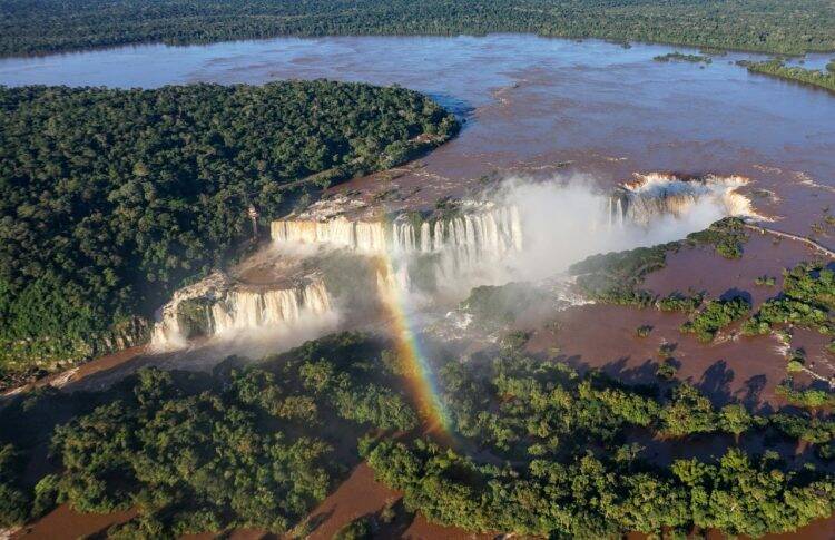 Grupo Cataratas faz campanha para levar alimentos às comunidades vulneráveis do entorno dos parques onde atua