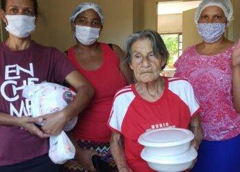 Hotel em Foz produz 900 marmitas diárias para famílias carentes