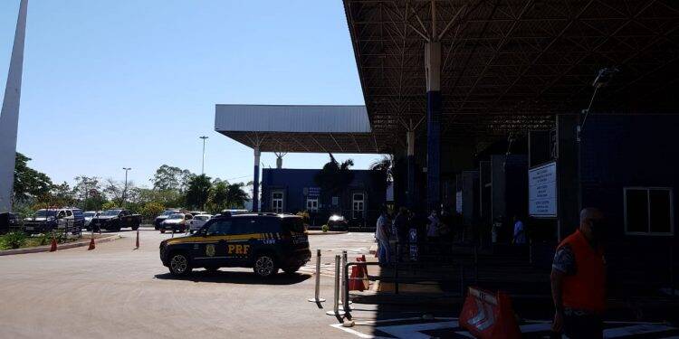 Foz do Iguaçu recebe 360 brasileiros repatriados do Paraguai