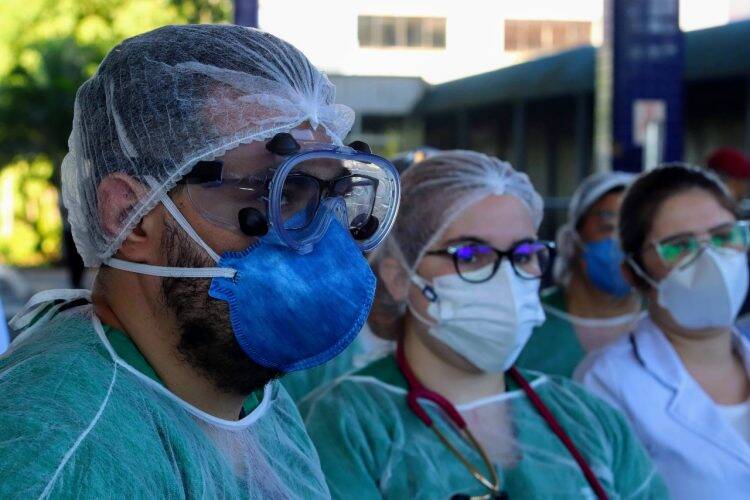 Prefeitura de Foz recebe repatriados na Ponte da Amizade