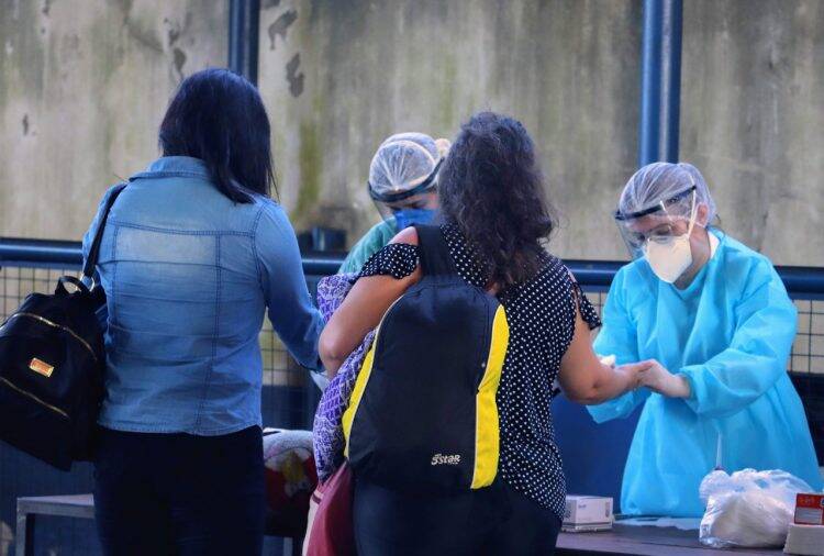 Prefeitura de Foz recebe repatriados na Ponte da Amizade