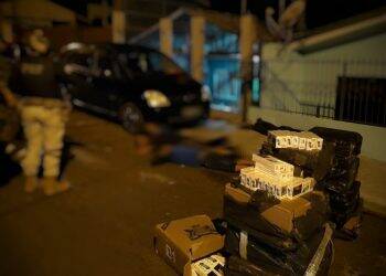 Paraguaios são presos em Foz pela PRF com cigarros contrabandeados