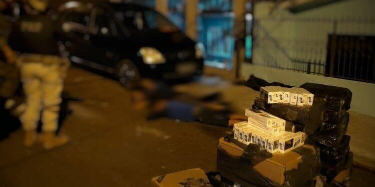 Paraguaios são presos em Foz pela PRF com cigarros contrabandeados