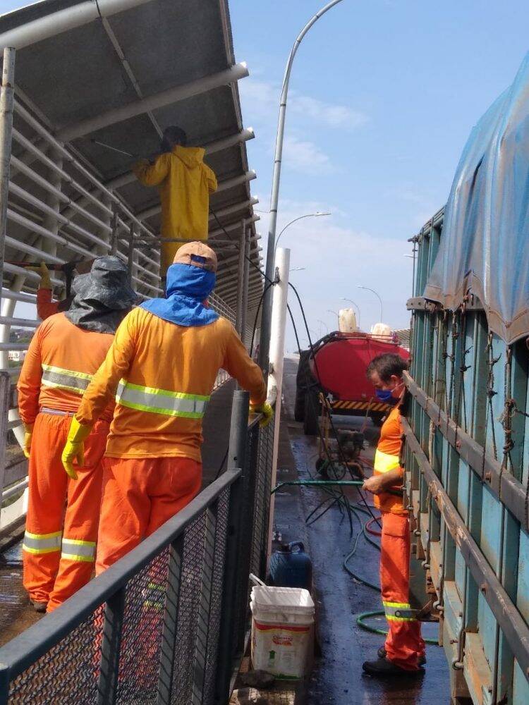 Ação integrada realiza limpeza e desinfecção da Ponte da Amizade